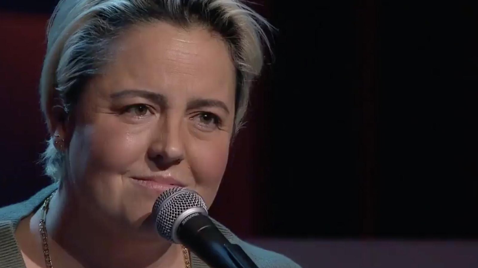 À VOIR: Ariane Moffatt offre une performance qui vous tirera quelques larmes, à Tout le monde en parle