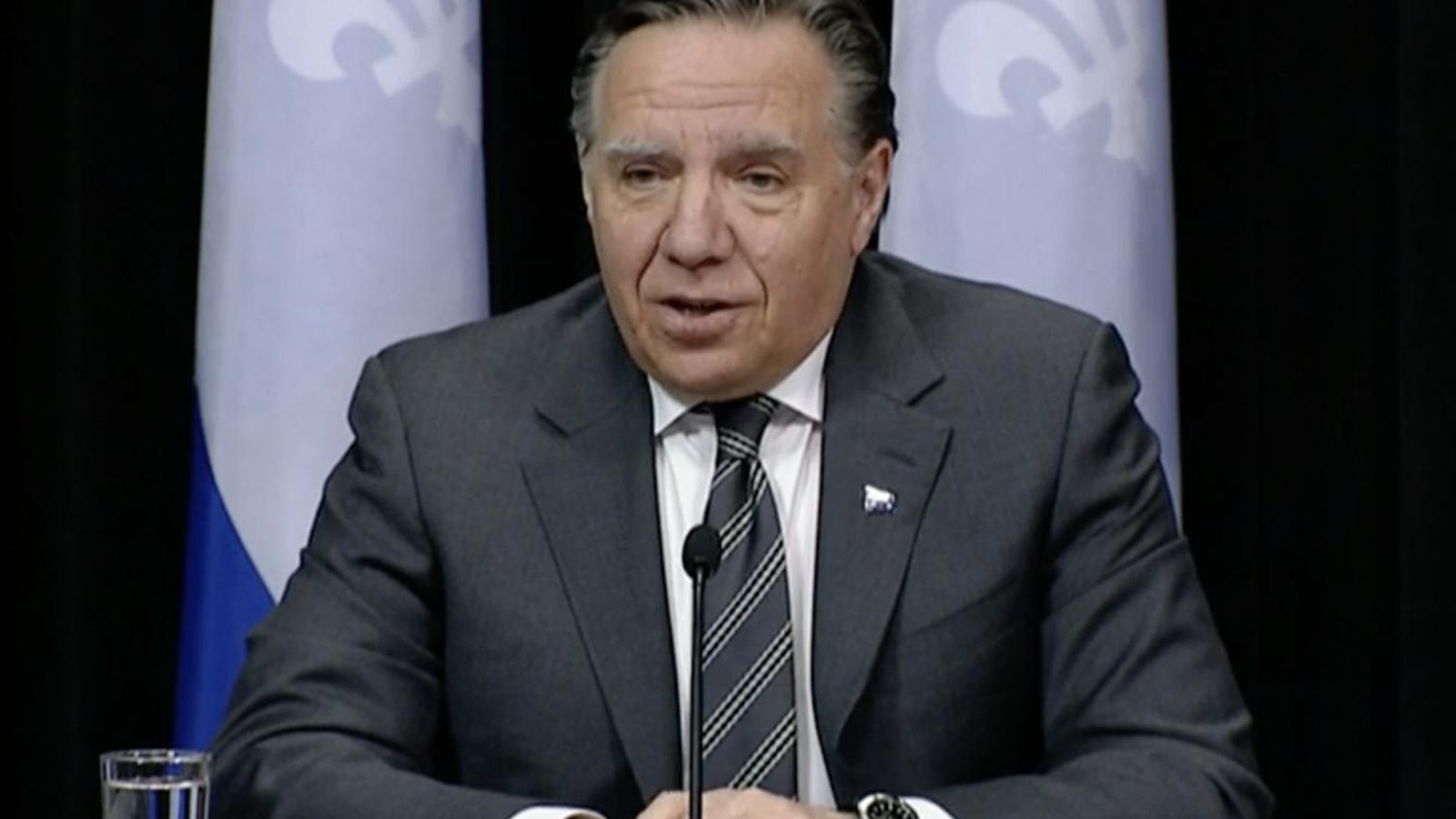 François Legault confirme qu'il a ajouté la Fée des dents sur la liste des services essentiels