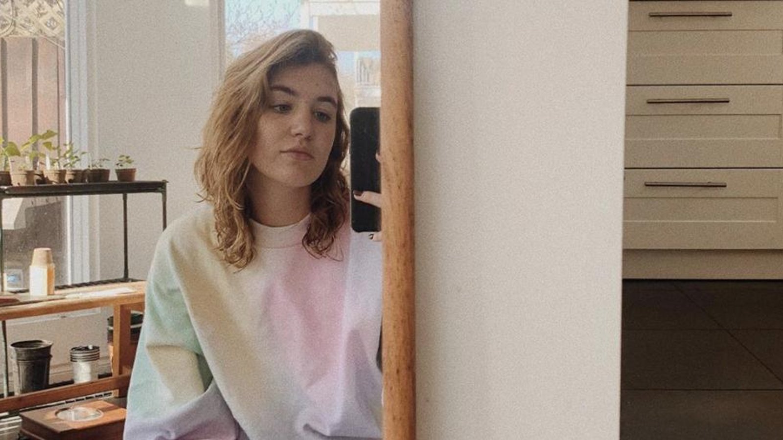 Sophie Nélisse est renversante en page couverture du Elle Québec