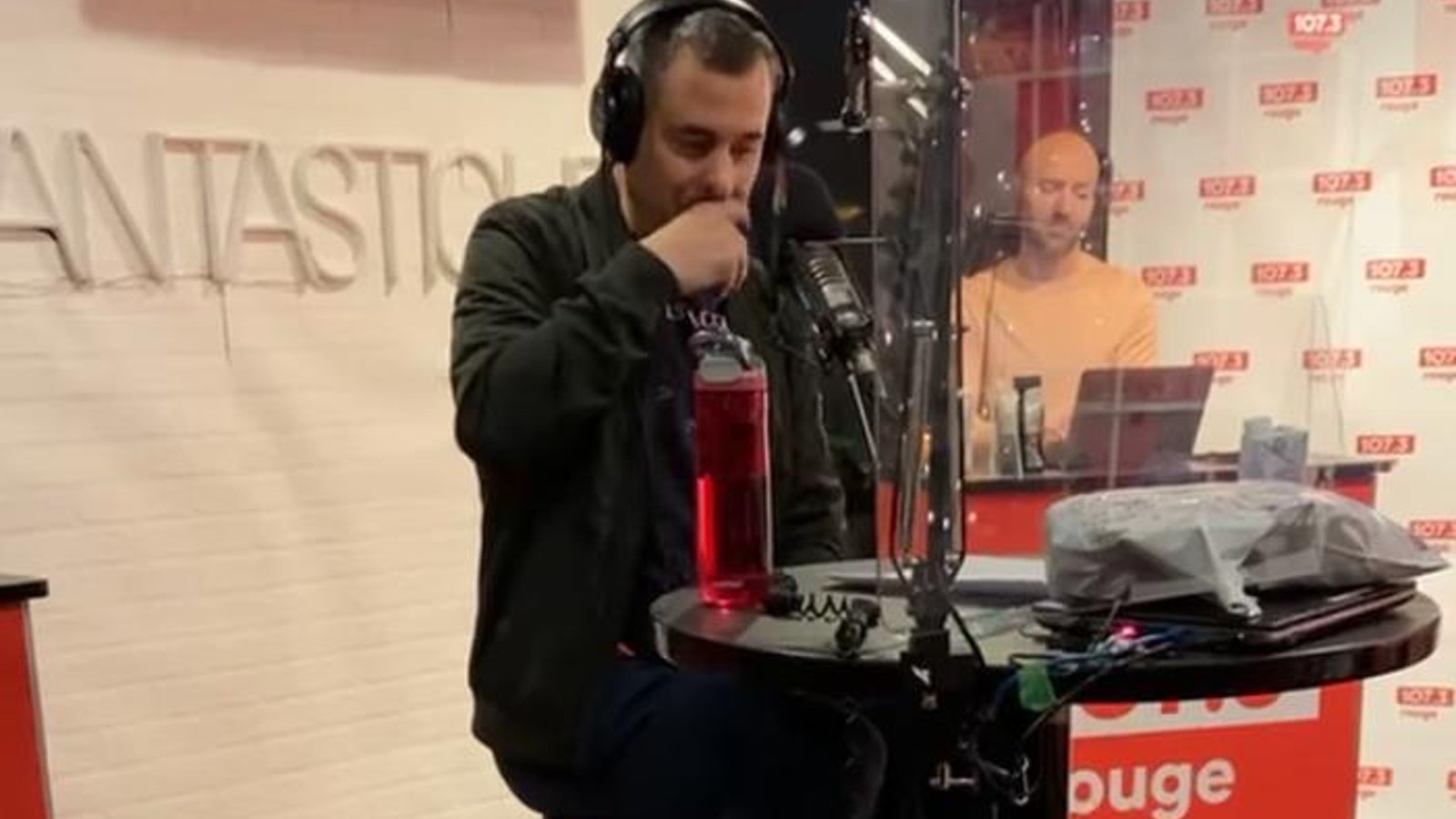 Pierre Hébert éclate en sanglots en parlant pour la première fois de son troisième enfant