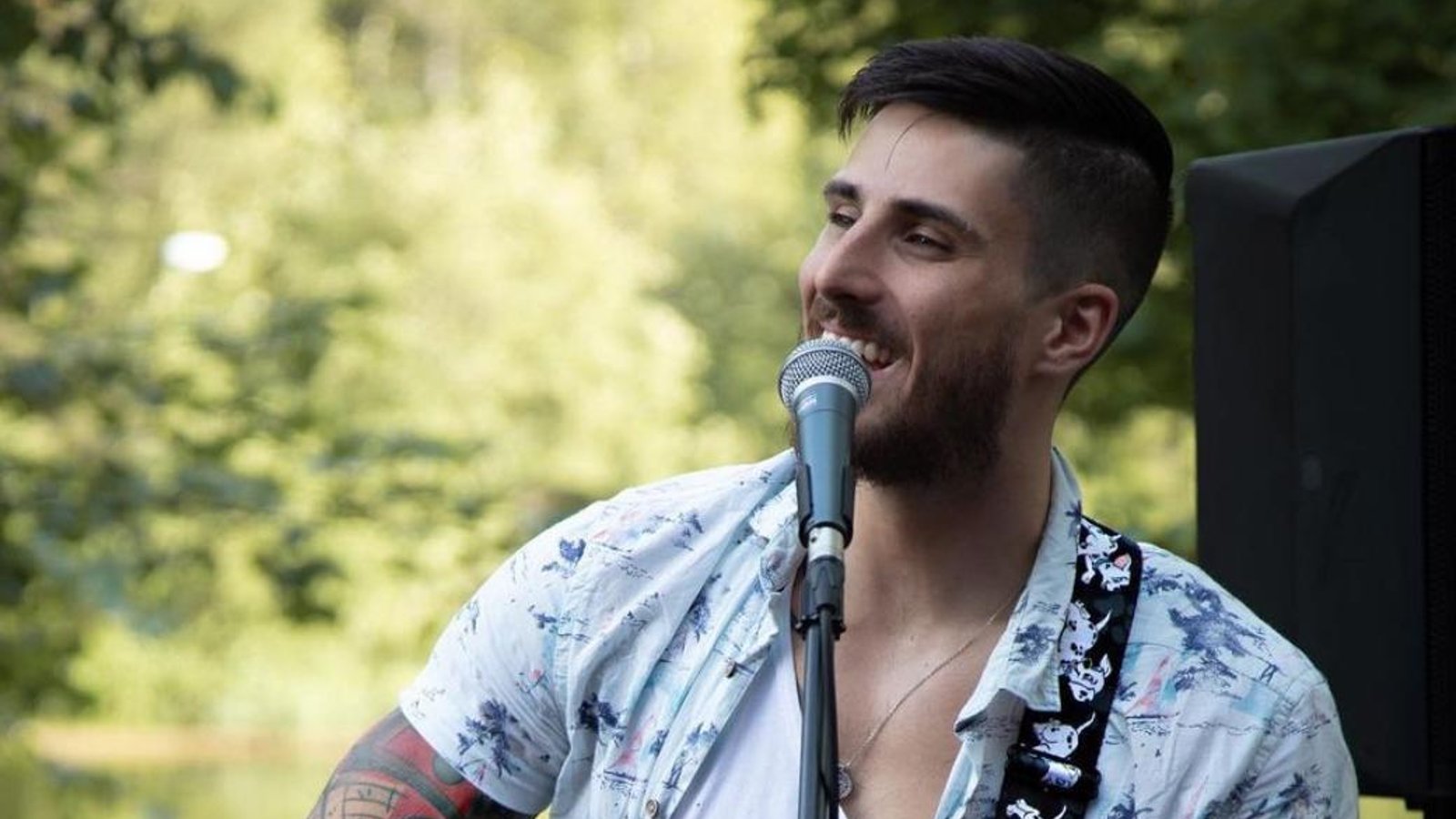 Kevin Bazinet publie d'adorables photos de la bedaine de sa conjointe