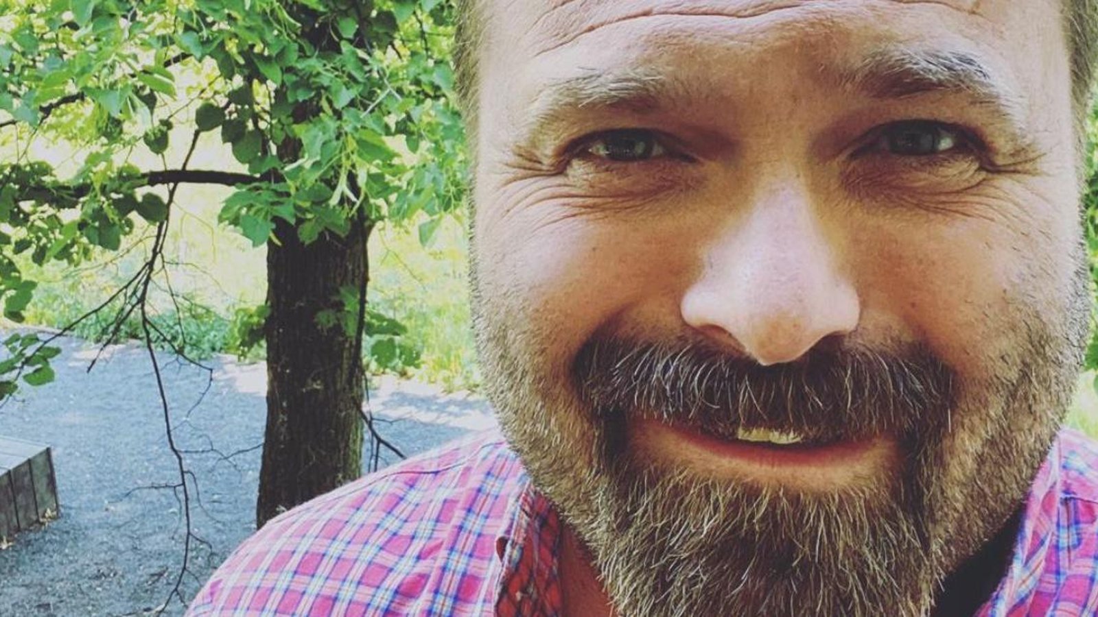 Jonathan Garnier de Salut Bonjour est maintenant papa et il partage une magnifique photo de son bébé
