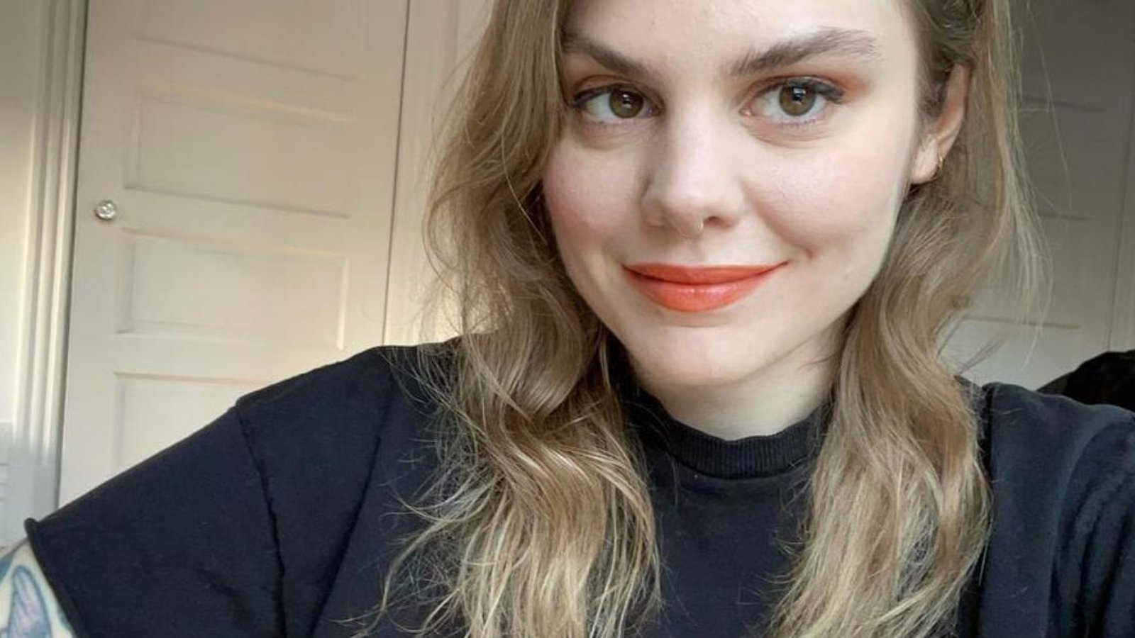 Coeur de Pirate annonce qu’elle attend son deuxième enfant avec une photo de son ventre rond