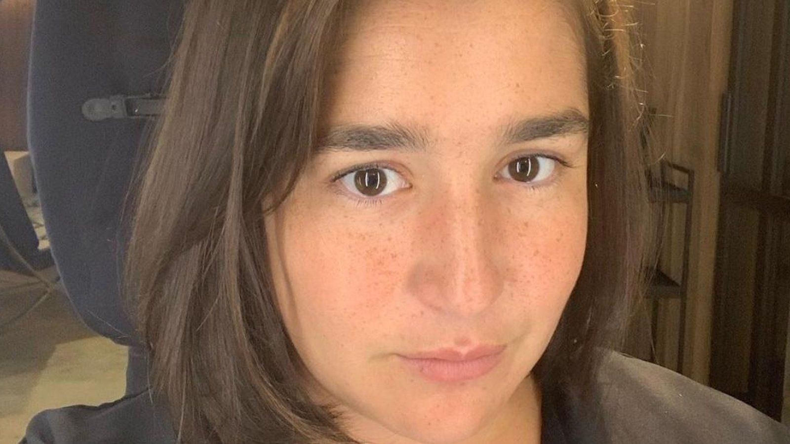 Mariana Mazza répond aux anti-passeport sanitaire sur les médias sociaux