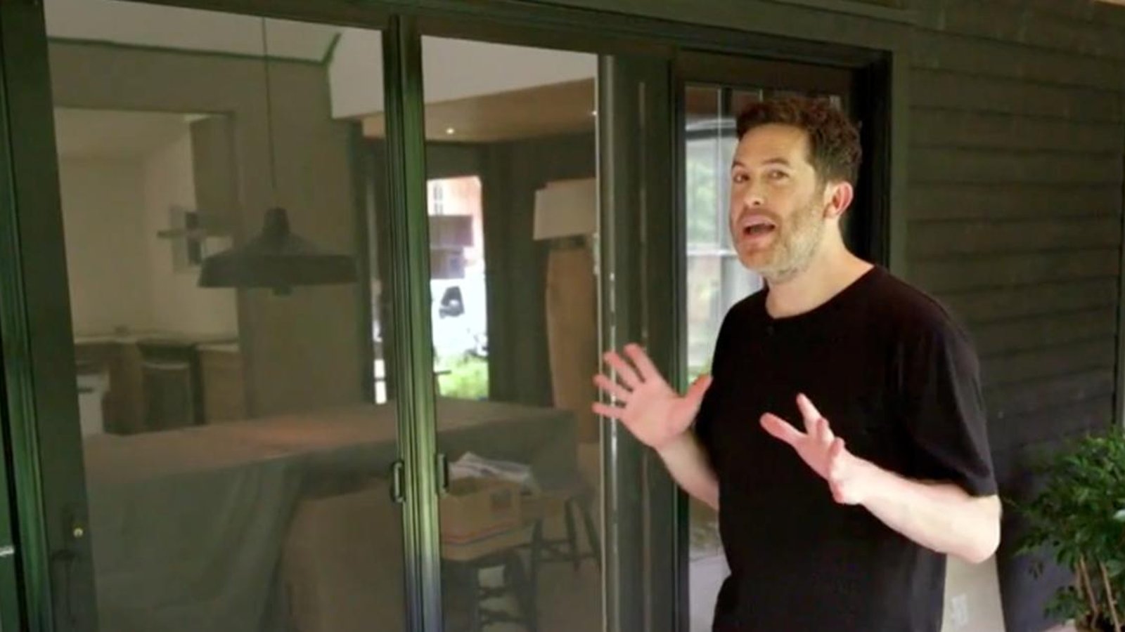 Jean-Philippe Dion fait visiter le nouveau chalet de La vraie nature et dévoile un premier invité