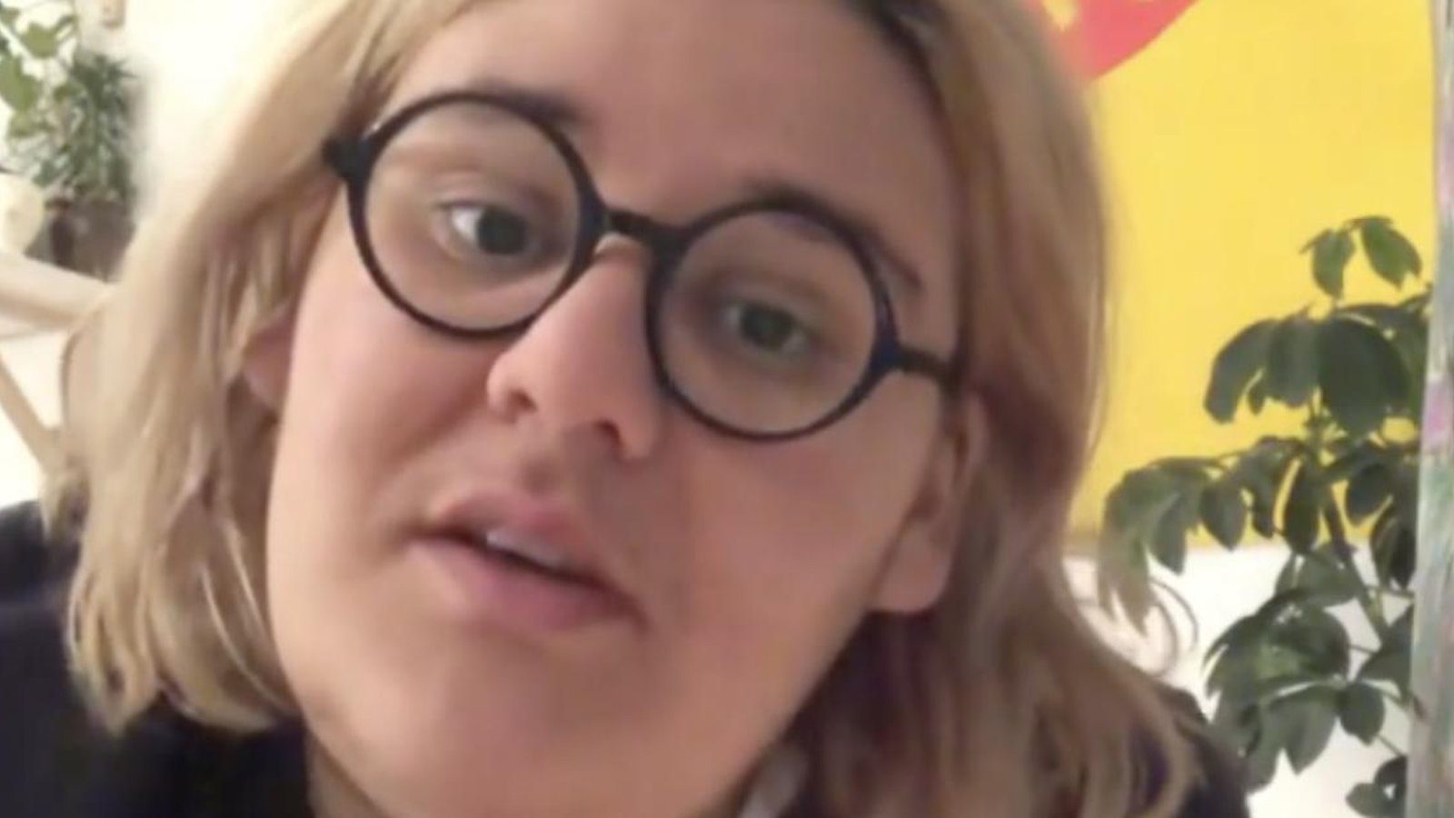 Safia Nolin pète sa coche contre une microbrasserie québécoise