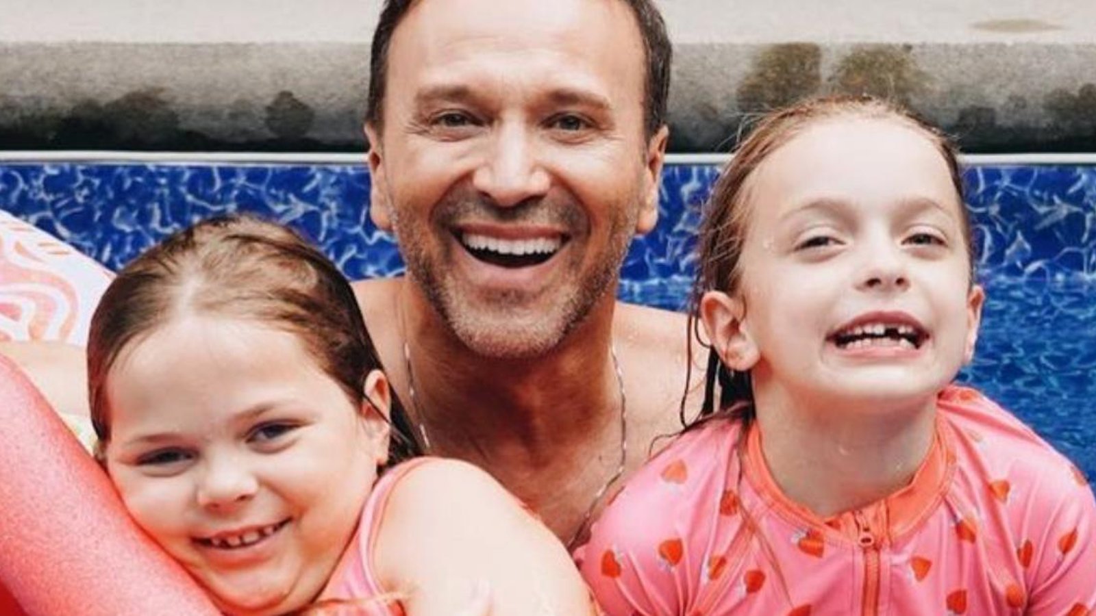 La fille de Joël Legendre a une adorable réaction en se voyant en couverture d’un magazine
