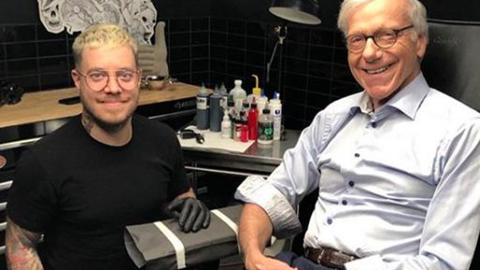 Voici finalement le tatouage de Pierre Bruneau et la raison pour laquelle il était dans un salon de tatouage