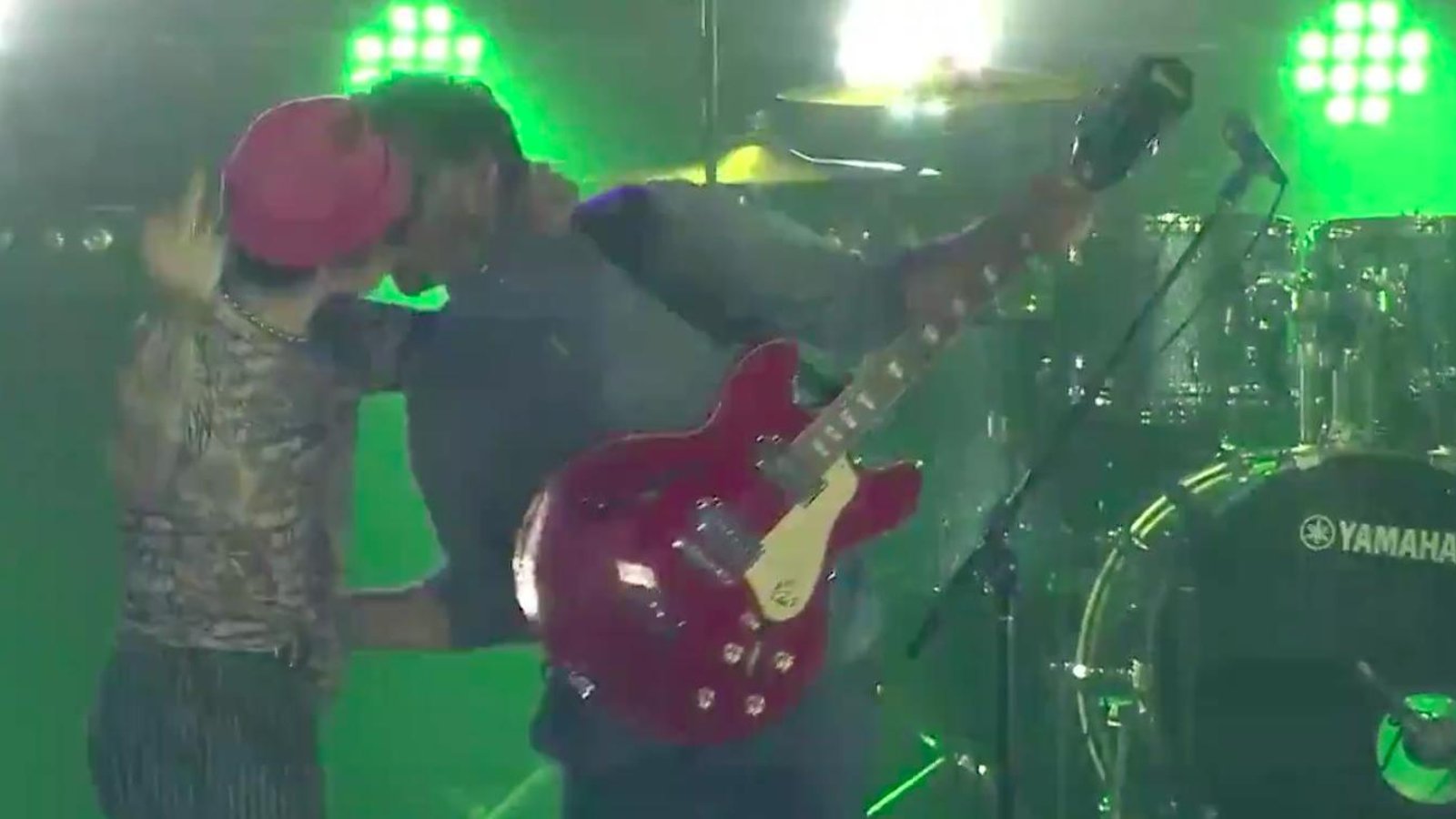 EXTRAIT: Hubert Lenoir récidive avec une performance controversée aux Junos