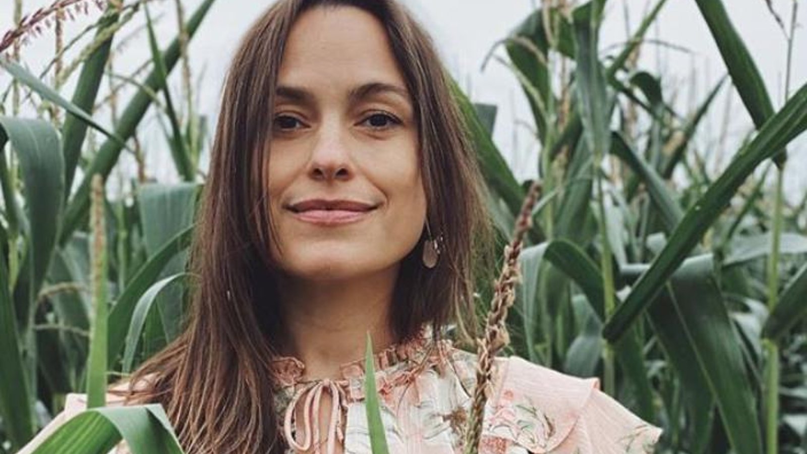 La comédienne Julie Deslauriers partage une adorable photo où elle allaite son petit Henri