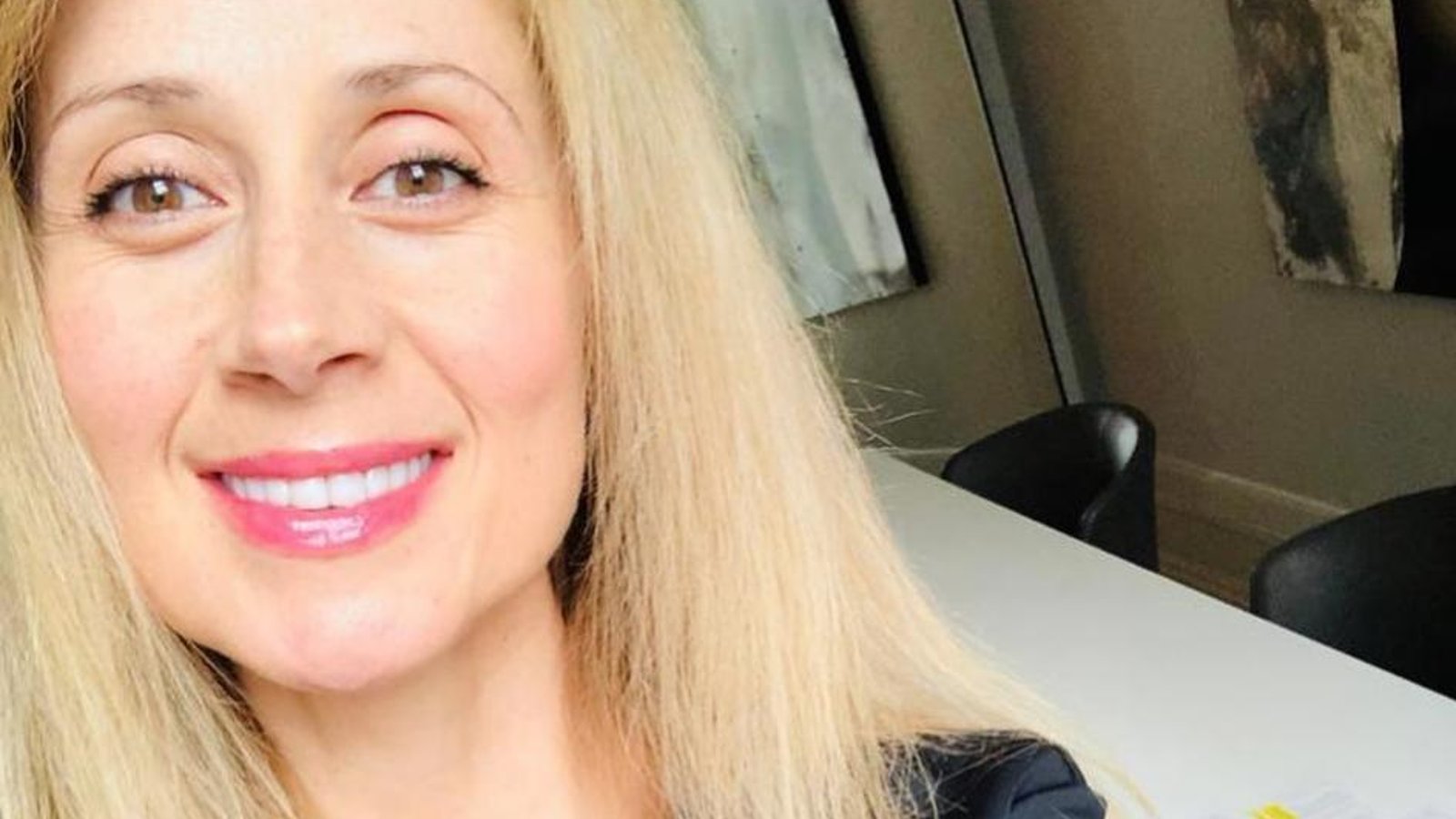 Lara Fabian fait tourner les têtes dans une superbe photo en robe longue