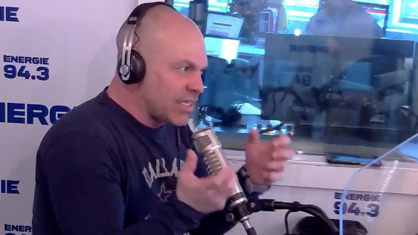 Maxim Martin pète sa coche en direct contre la vague d'enlèvement de chiens
