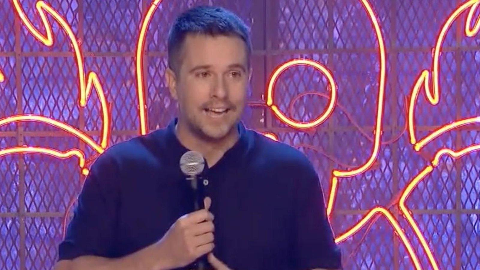 Alexandre Barrette se paye la tête de Maripier Morin qui devait participer à Roast Battle cette année