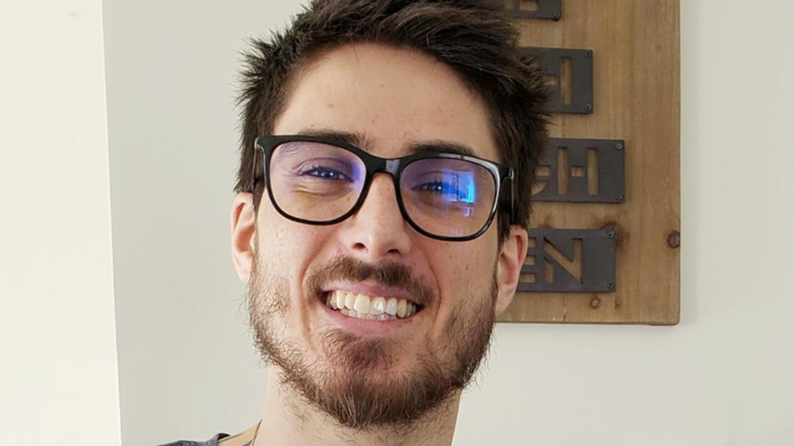 Kevin Bazinet partage une photo de son bébé aux magnifiques yeux bleus
