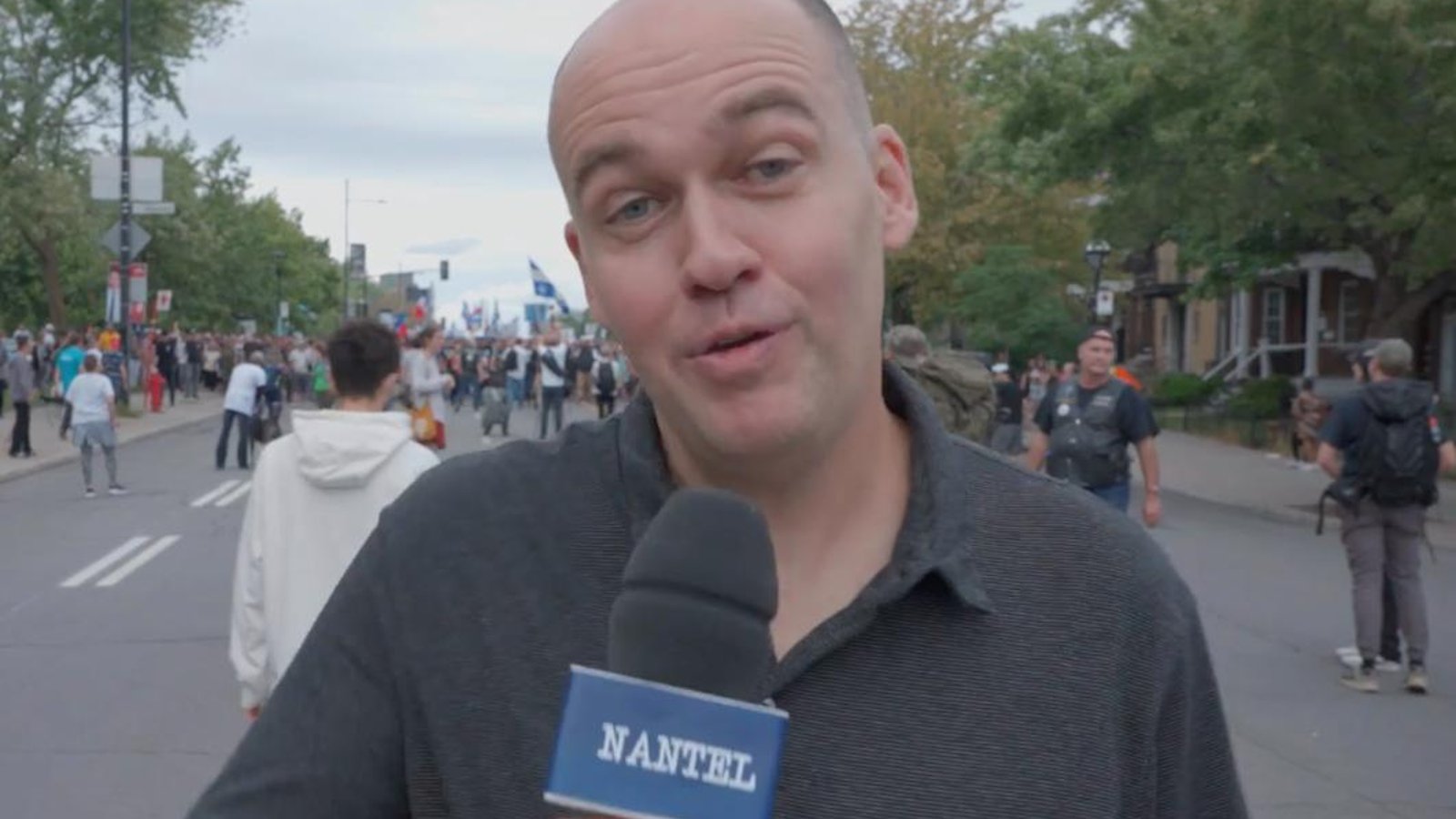 Guy Nantel est de retour avec un voxpop dans une manifestation contre les mesures santaires