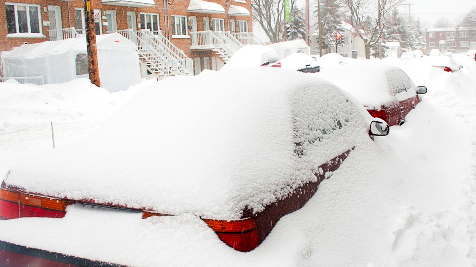 Un homme de Montréal retrouvé mort dans sa voiture ensevelie sous la neige