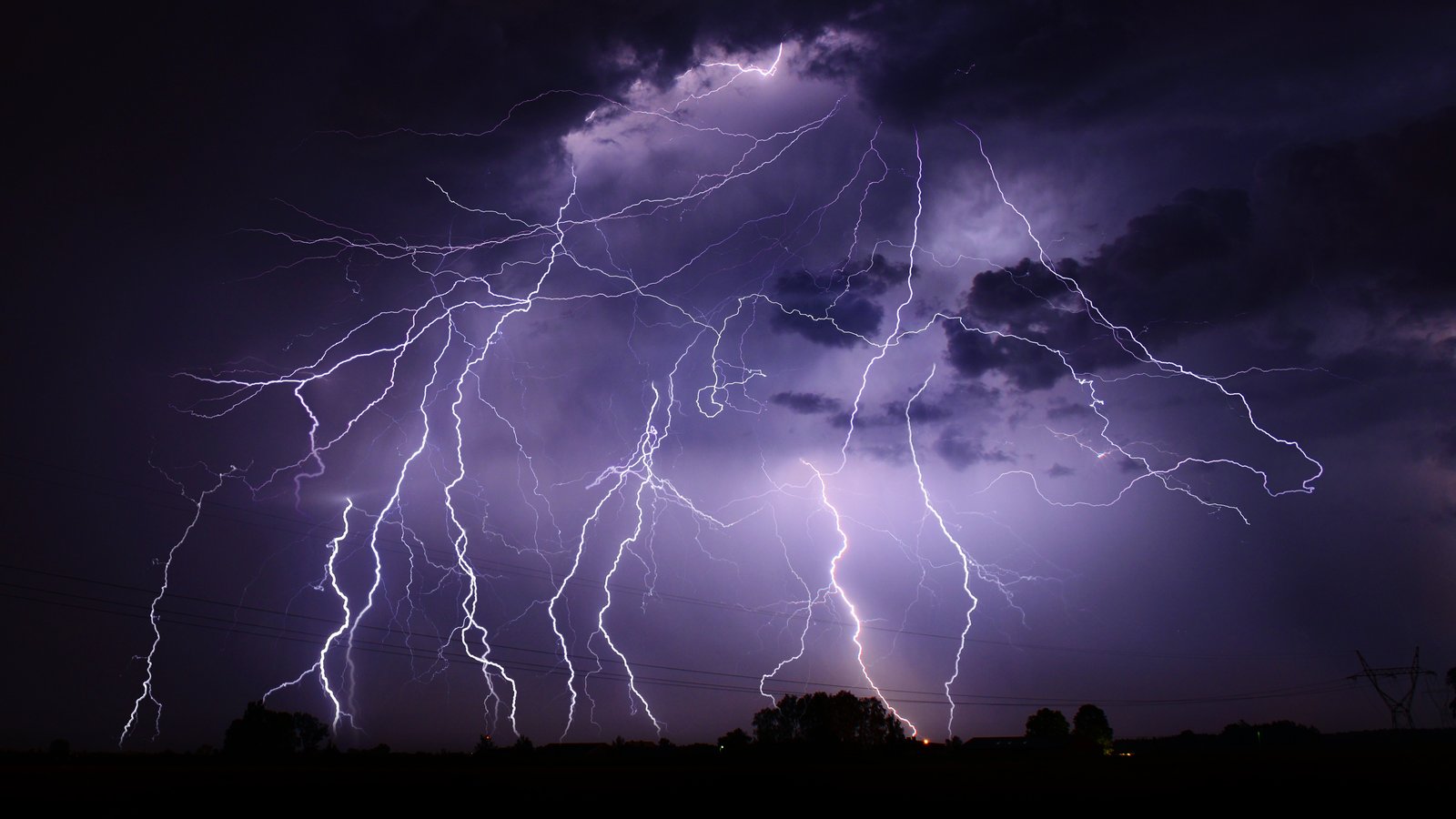 Des orages violents menacent certaines grandes villes du Québec aujourd'hui