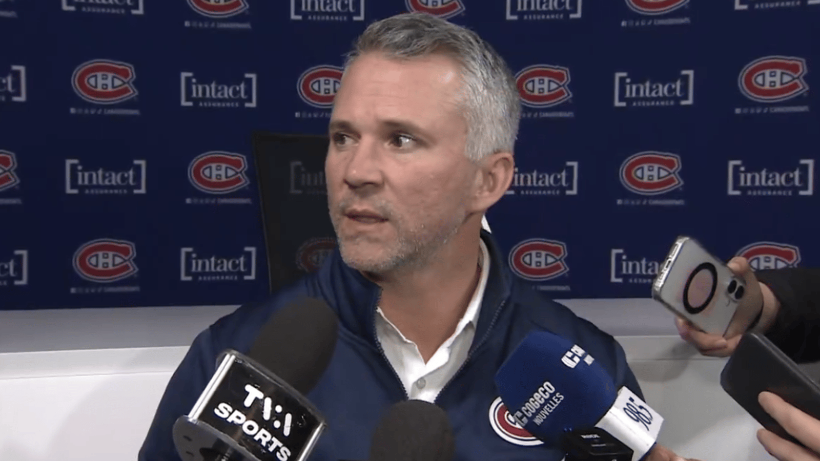 Visiblement irrité, Martin St-Louis lâche un Tab***** en plein point de presse