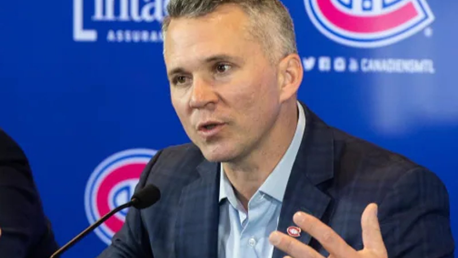 Martin St. Louis explique ce qui est primordial pour avoir du succès et lance des fleurs à Samuel Montembeault