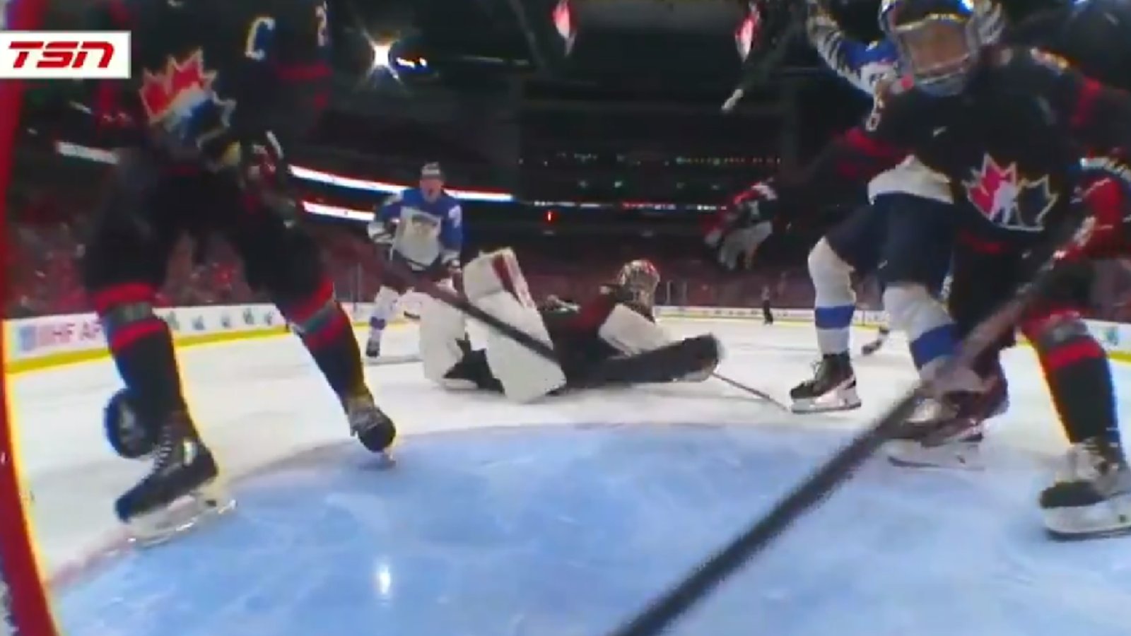 VIDEO | Mason McTavish réalise un vol hallucinant pour sauver la formation canadienne 