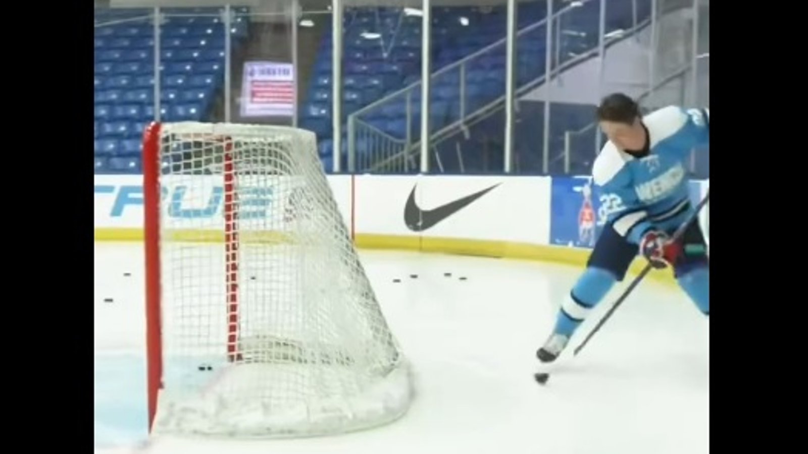 Cole Caufield pratique ses Michigans en vue de la prochaine saison