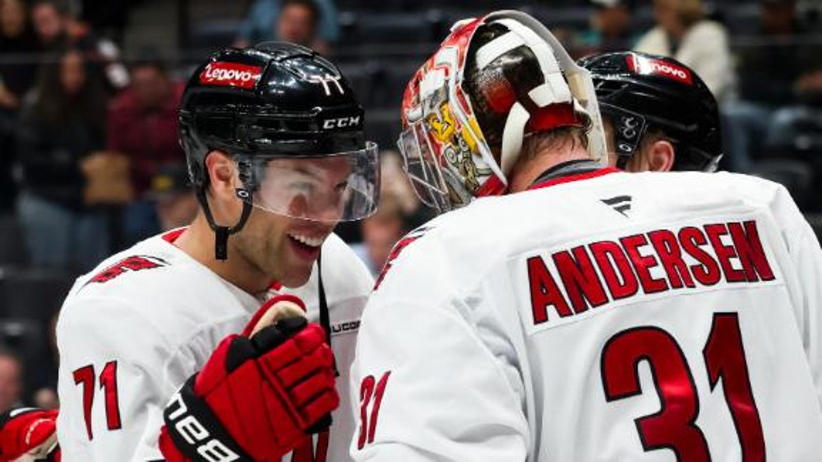 Les contrats de Taylor Hall et Frederik Andersen en Caroline contiennent une clause spéciale