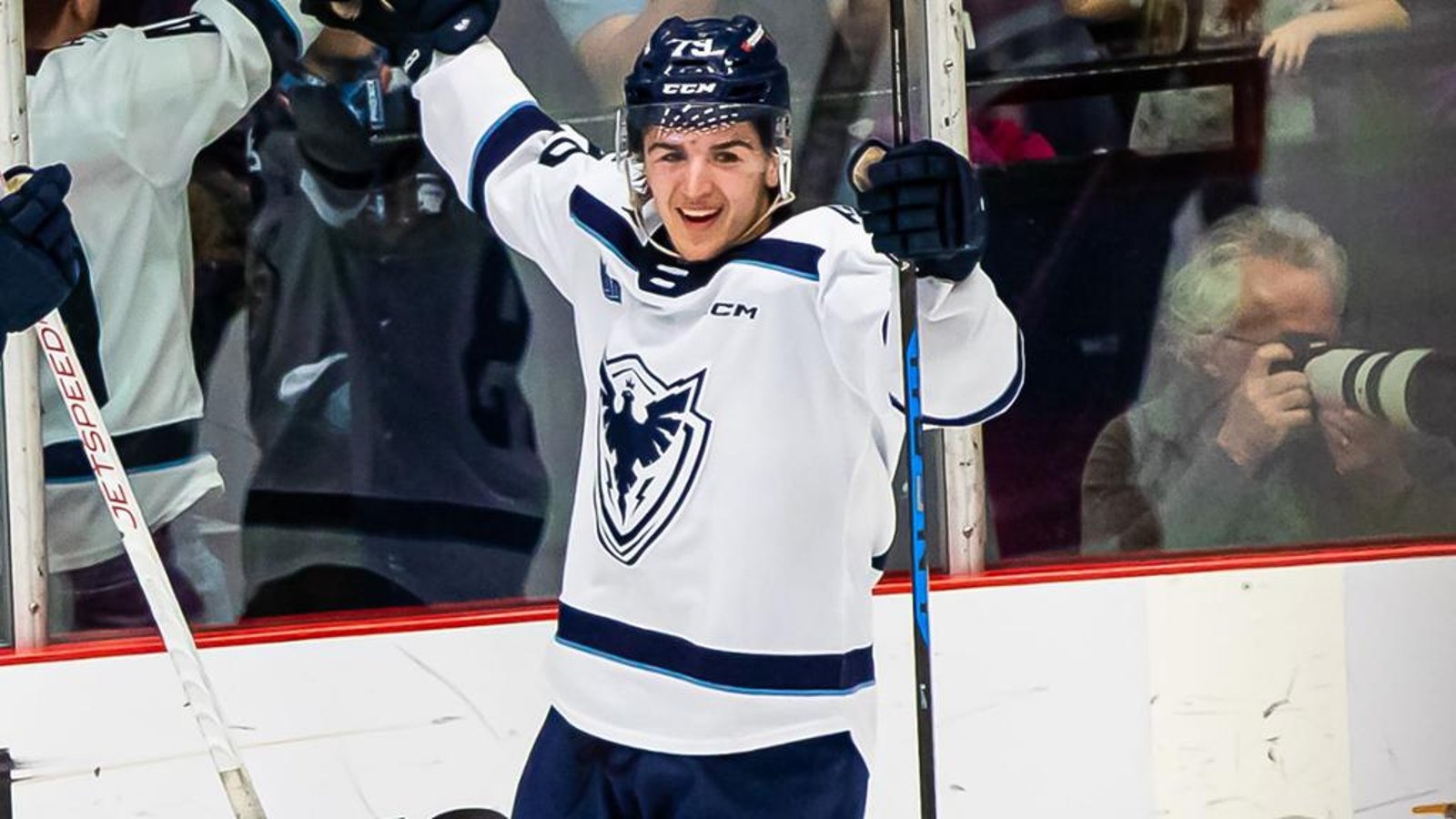 Transaction monstre dans la LHJMQ impliquant Ethan Gauthier