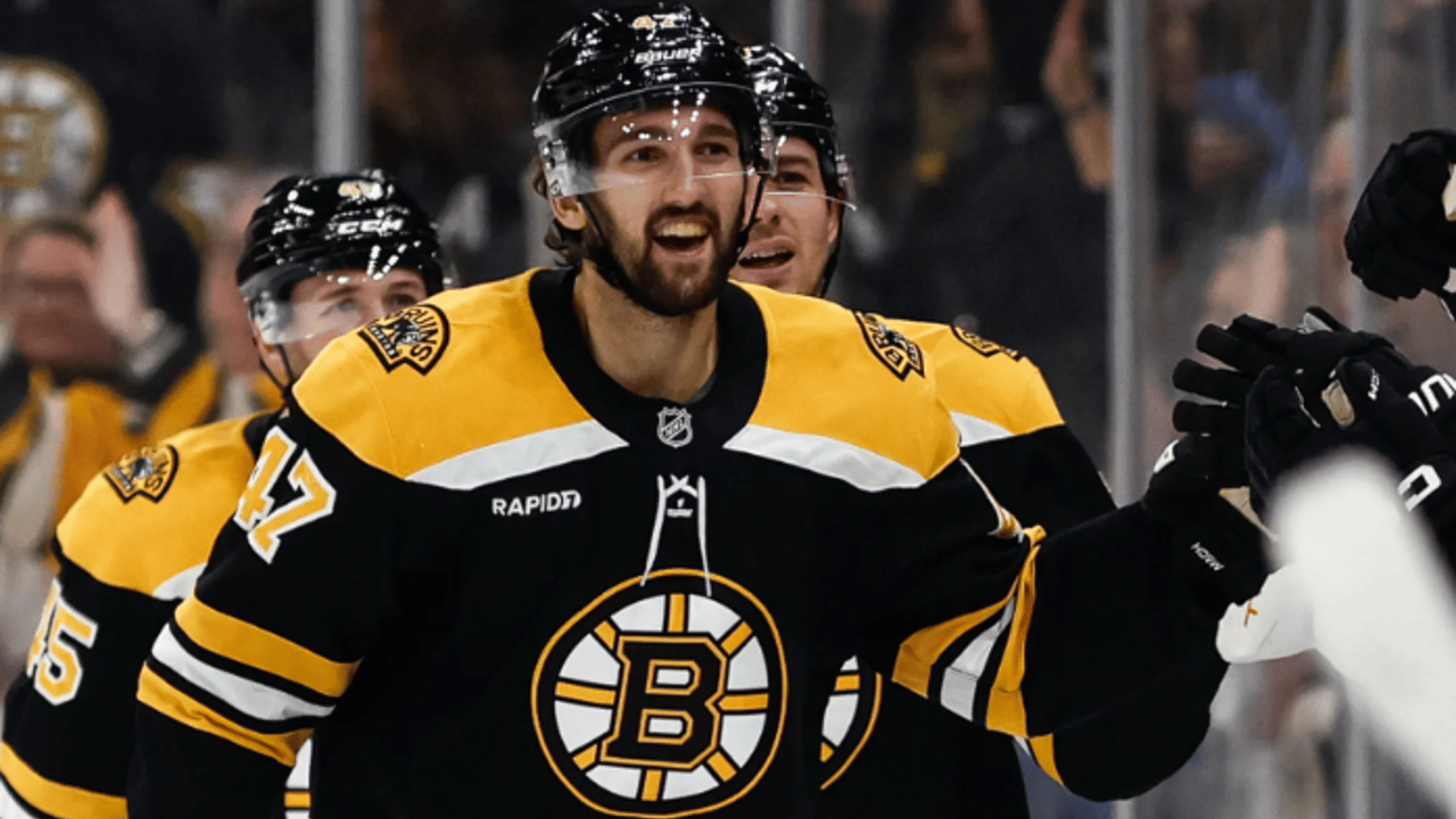 Les Bruins prolongent Mark Kastelic pour plusieurs saisons