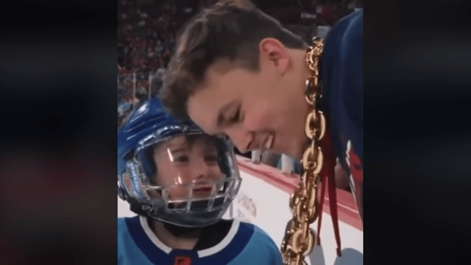 Le fils de Paul Byron et Danick Martineau échangent un moment adorable