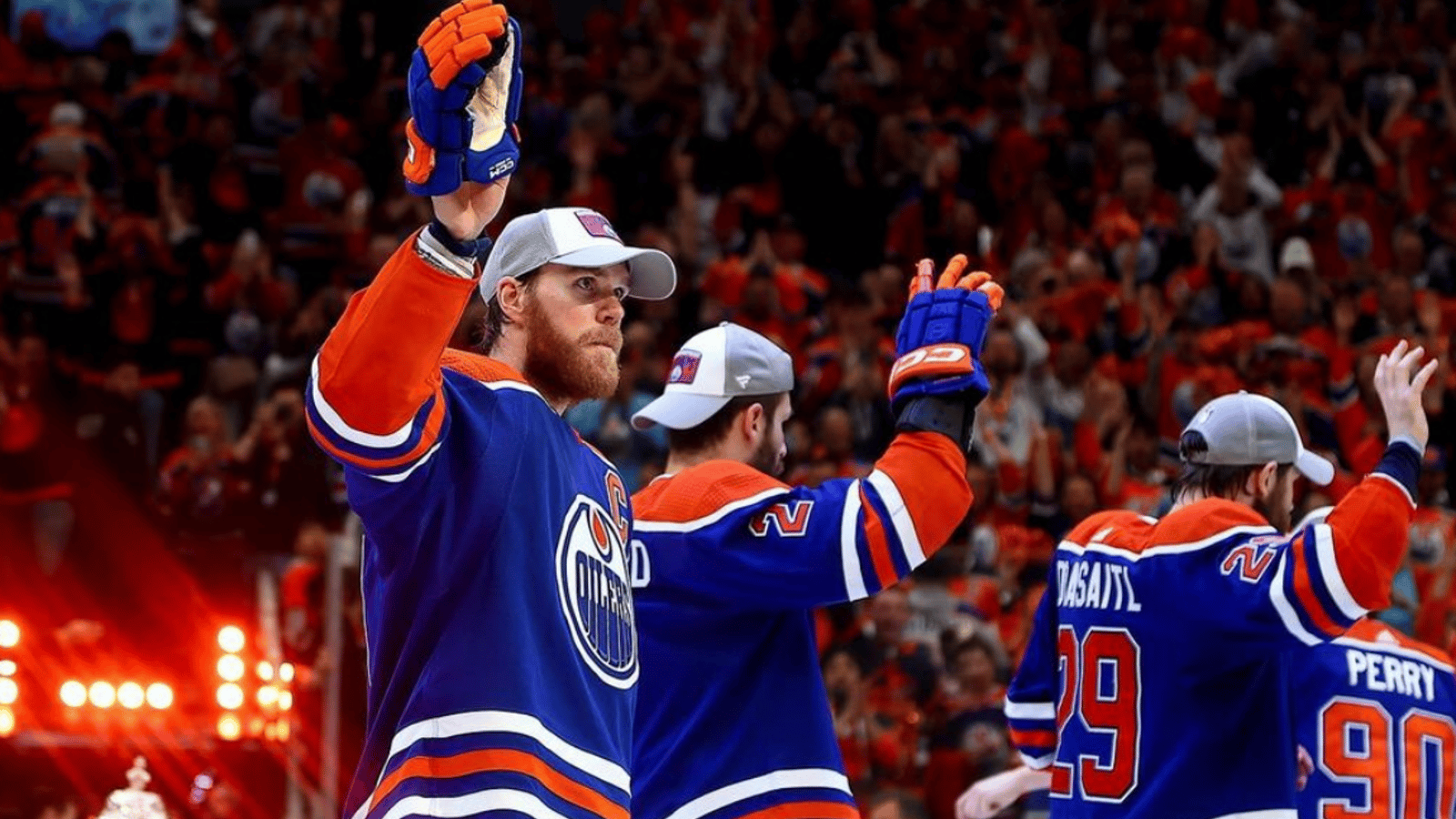 Connor McDavid sort et partage un message pour remercier les partisans des Oilers