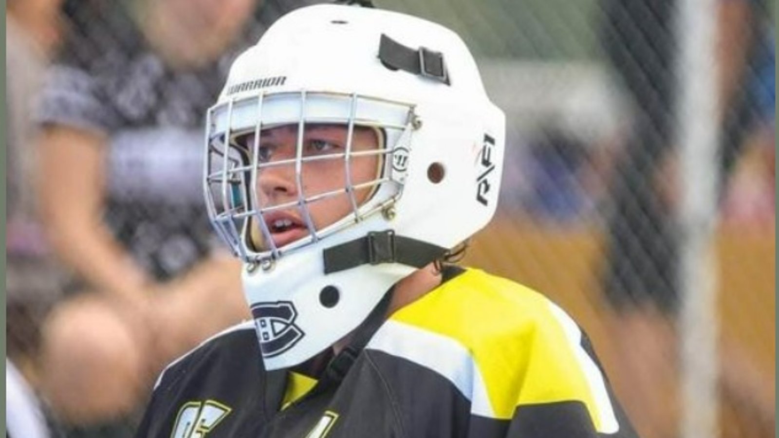 Un jeune gardien perd la vie tragiquement dans un match de DekHockey