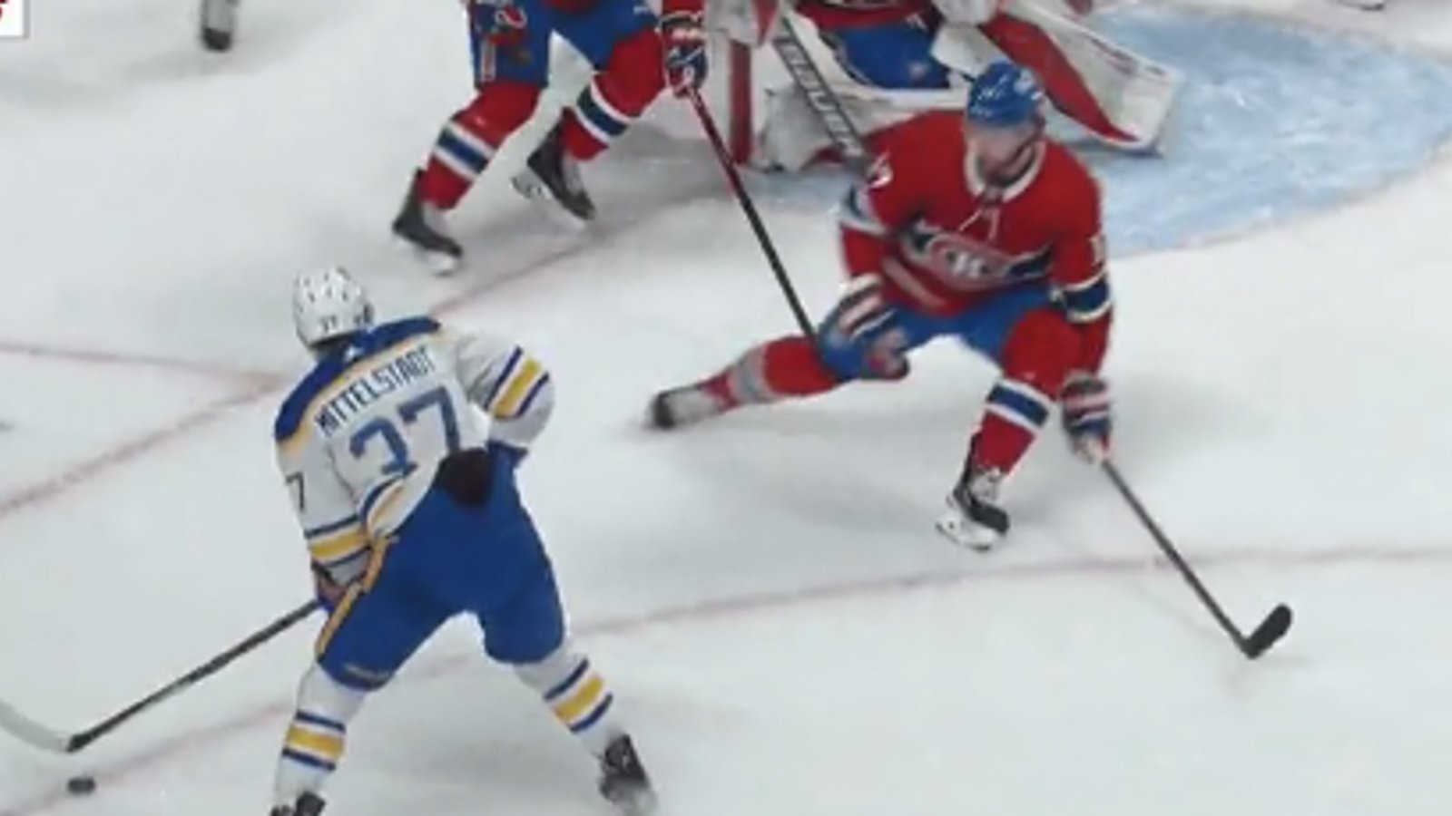 VIDÉO | Josh Anderson reçoit un tir en plein visage 