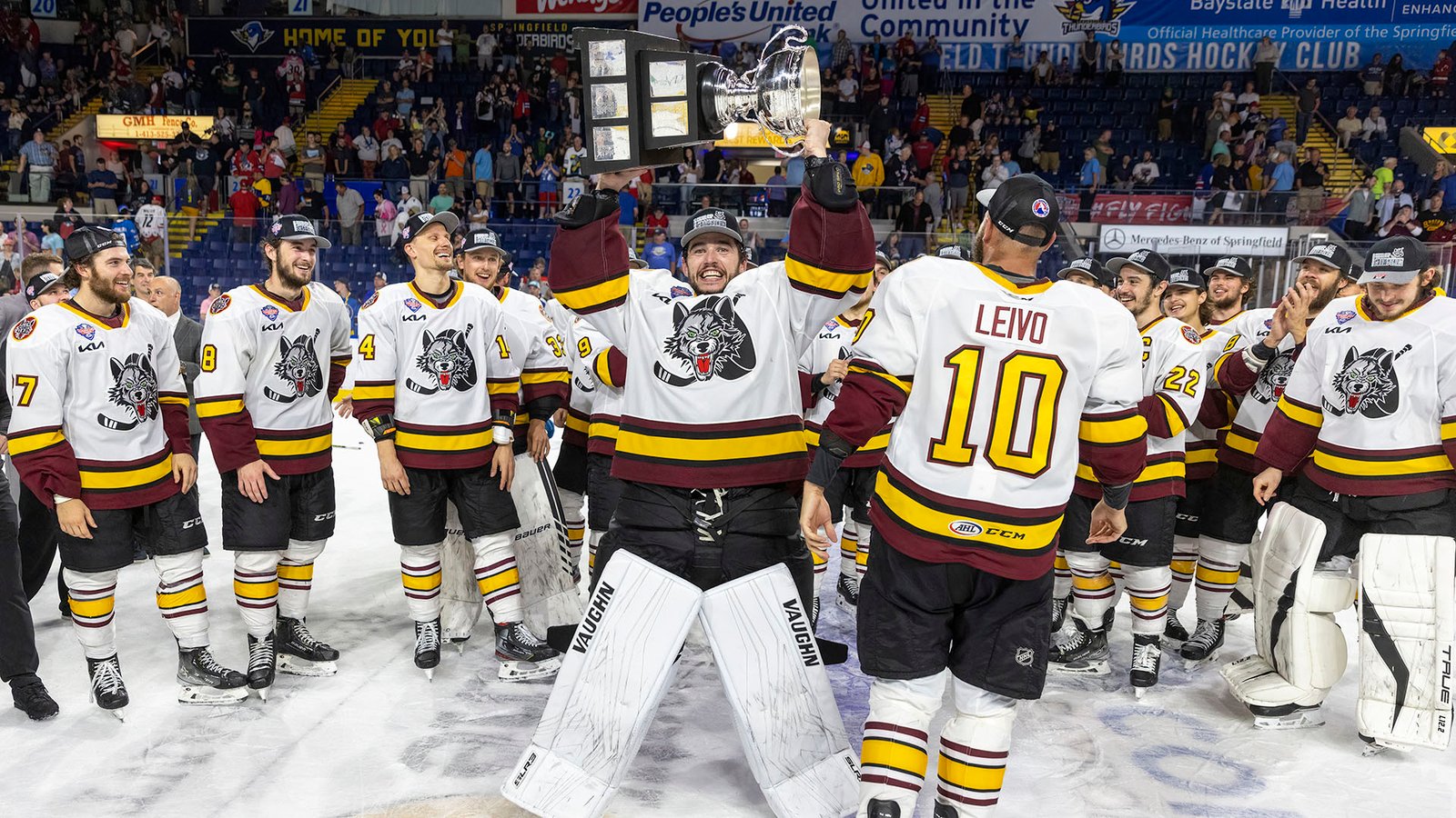 Alex Lyon est suspendu par la AHL après avoir remporté la Coupe Calder