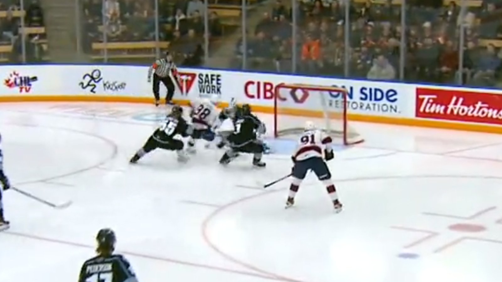 Connor Bedard ridiculise complètement ses rivaux avec un but spectaculaire! 