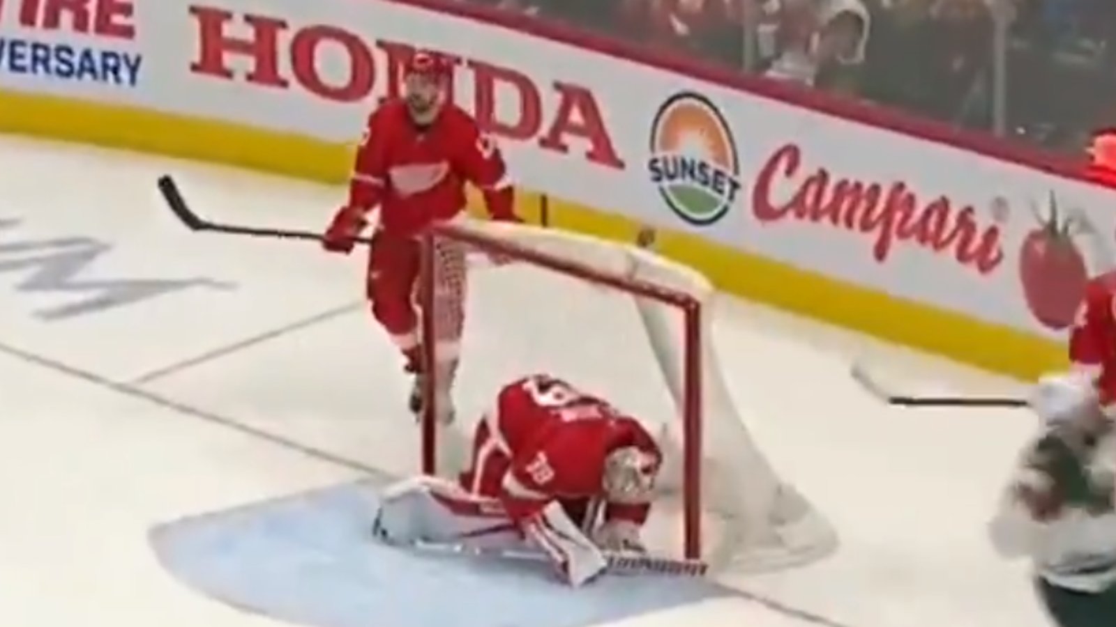 VIDEO | Alex Nedeljkovic vient de marquer dans son propre but ! 