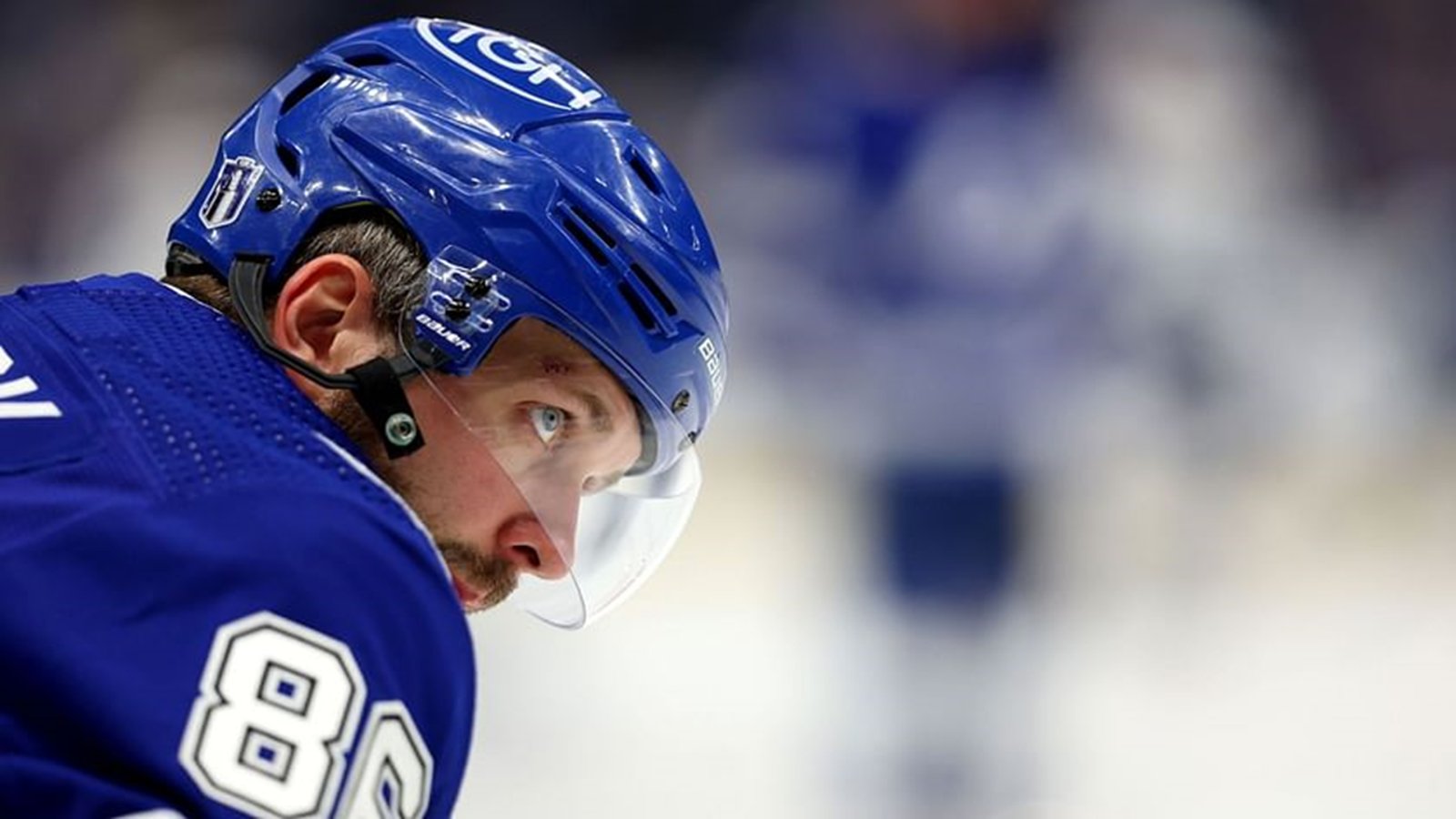 Nikita Kucherov s'amuse en première période de son match contre les Maple Leafs!