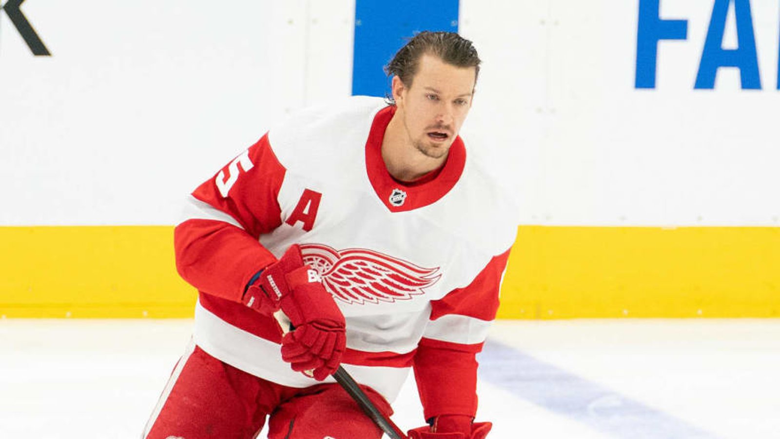 Les Red Wings offrent le pire des cadeaux de fête à Danny DeKeyser!