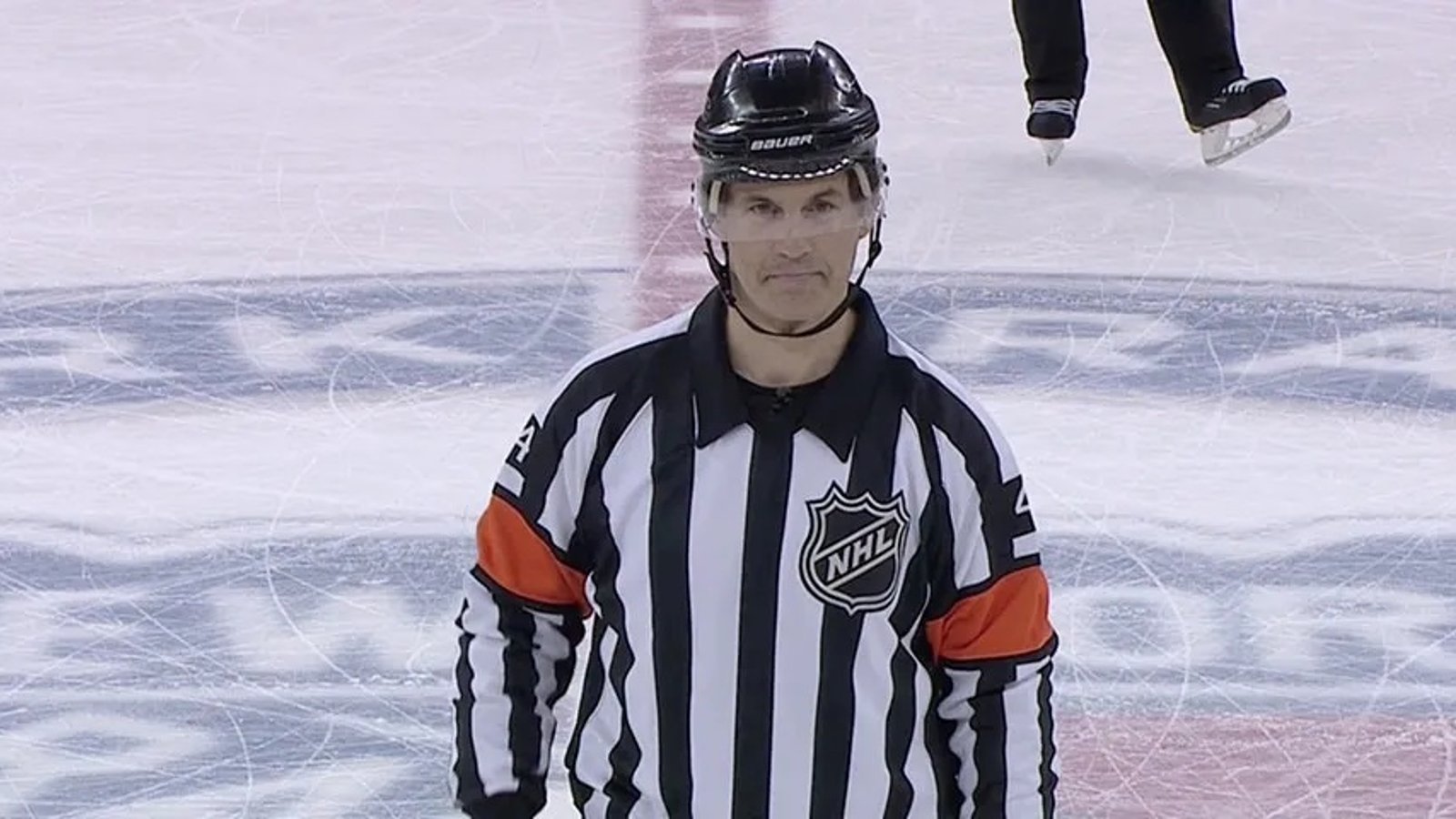Wes McCauley et sa famille sont victimes de menaces de mort