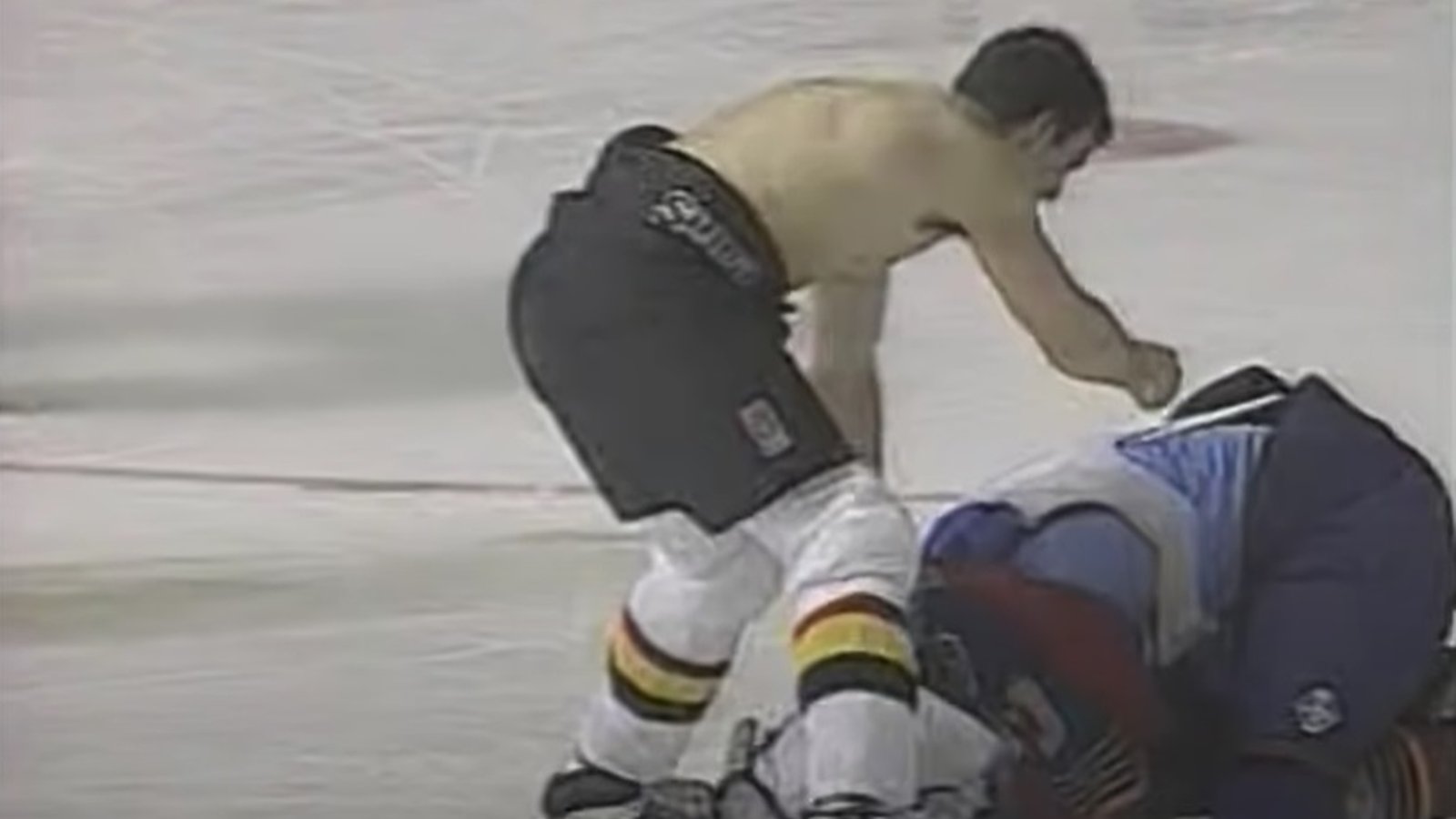 La fois où Gino Odjick a réglé le cas de tous les joueurs des Blues sur la glace!