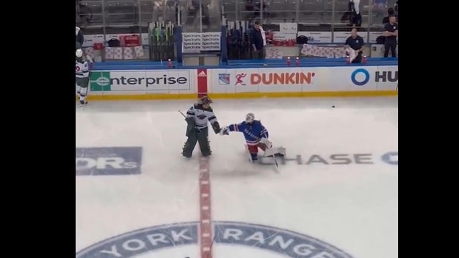 Voici ce que M-A Fleury avait à dire à Louis Domingue avant le match d'hier