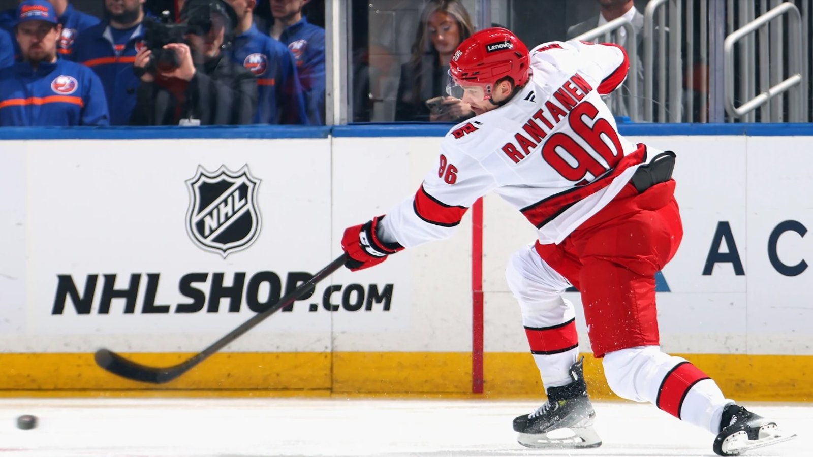 Elliotte Friedman croit connaître l'offre monstre déposée par les Hurricanes à Mikko Rantanen