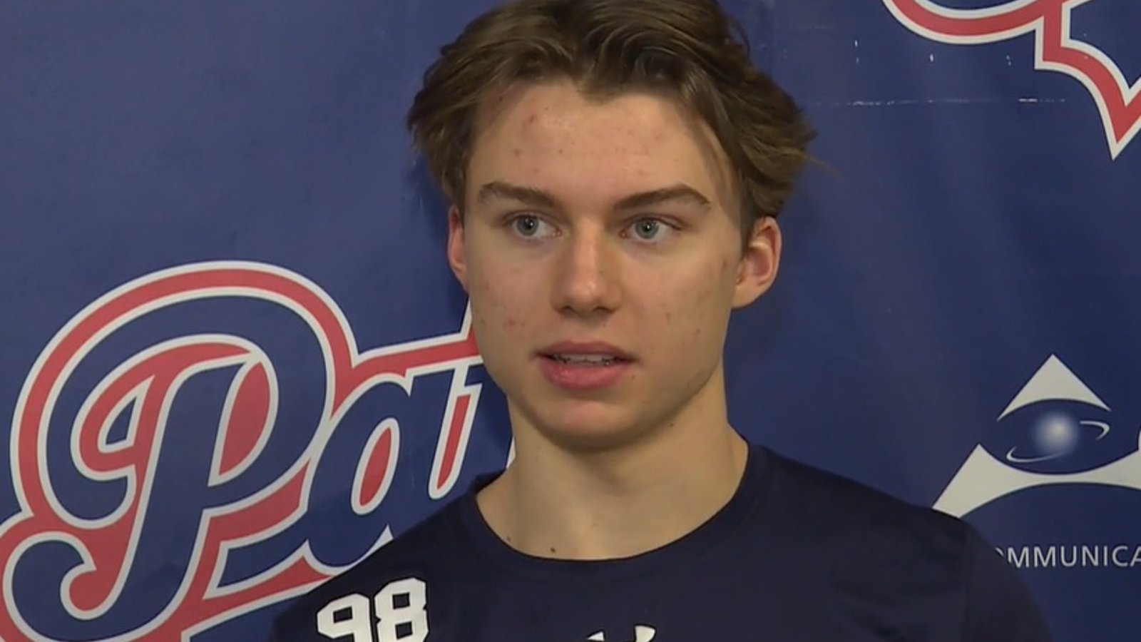 Connor Bedard a effectué un lancer du poignet à 123 km/h!
