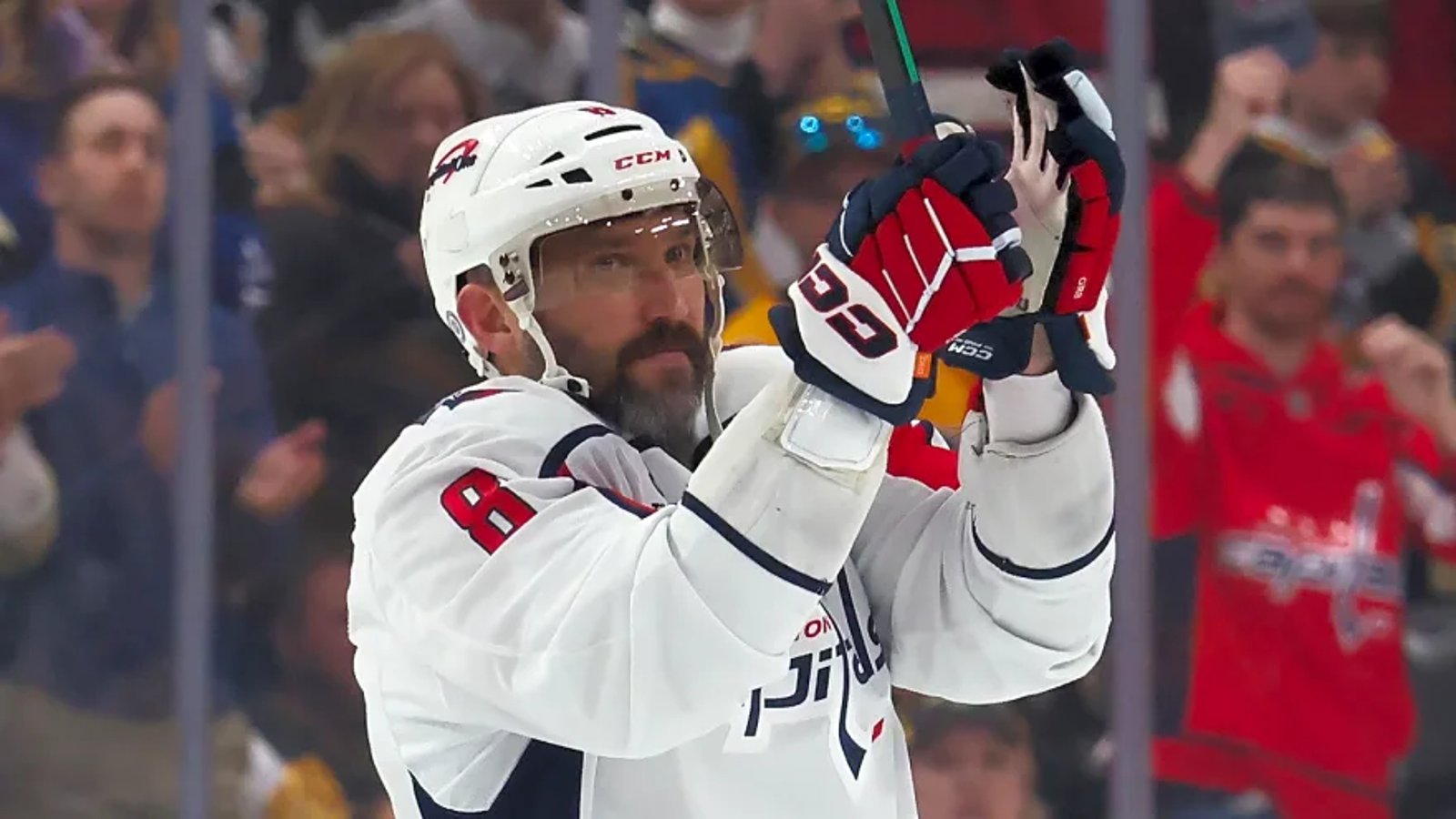 Sidney Crosby et Evgeni Malkin offrent un magnifique cadeau à Alexander Ovechkin