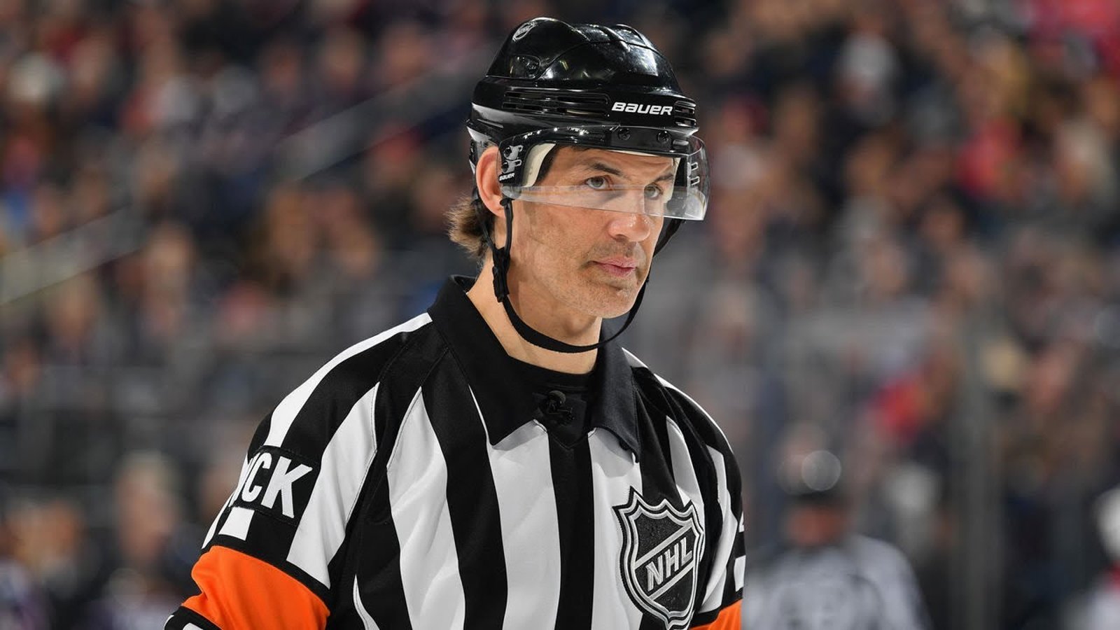 4 NATIONS: Wes McCauley tombe au combat