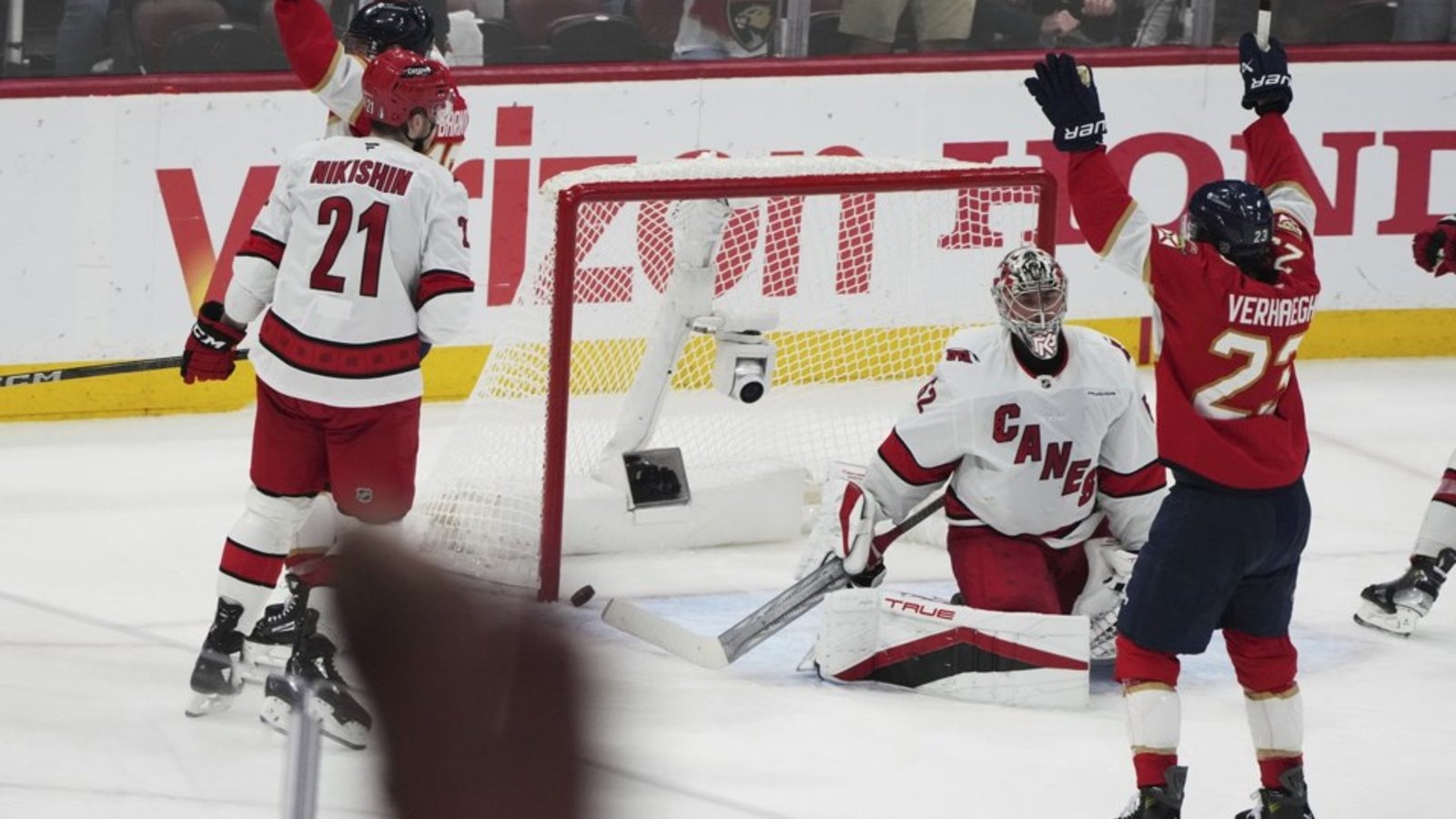 Le monde du hockey n'est pas tendre envers les Hurricanes et leur gênante performance