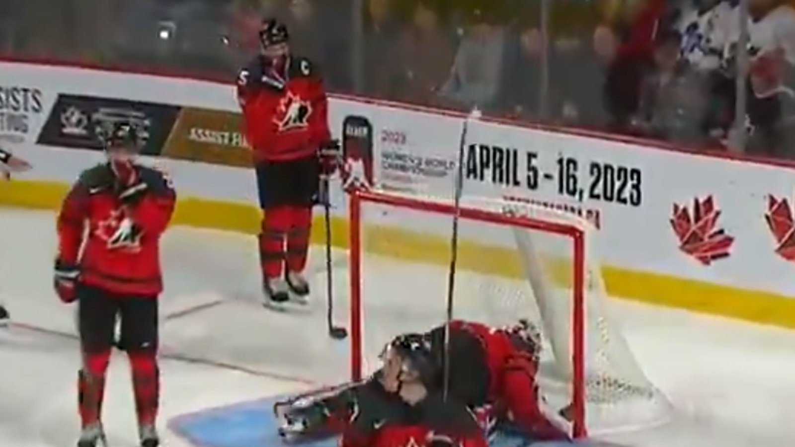 Shane Wright marque un but dans son propre filet 