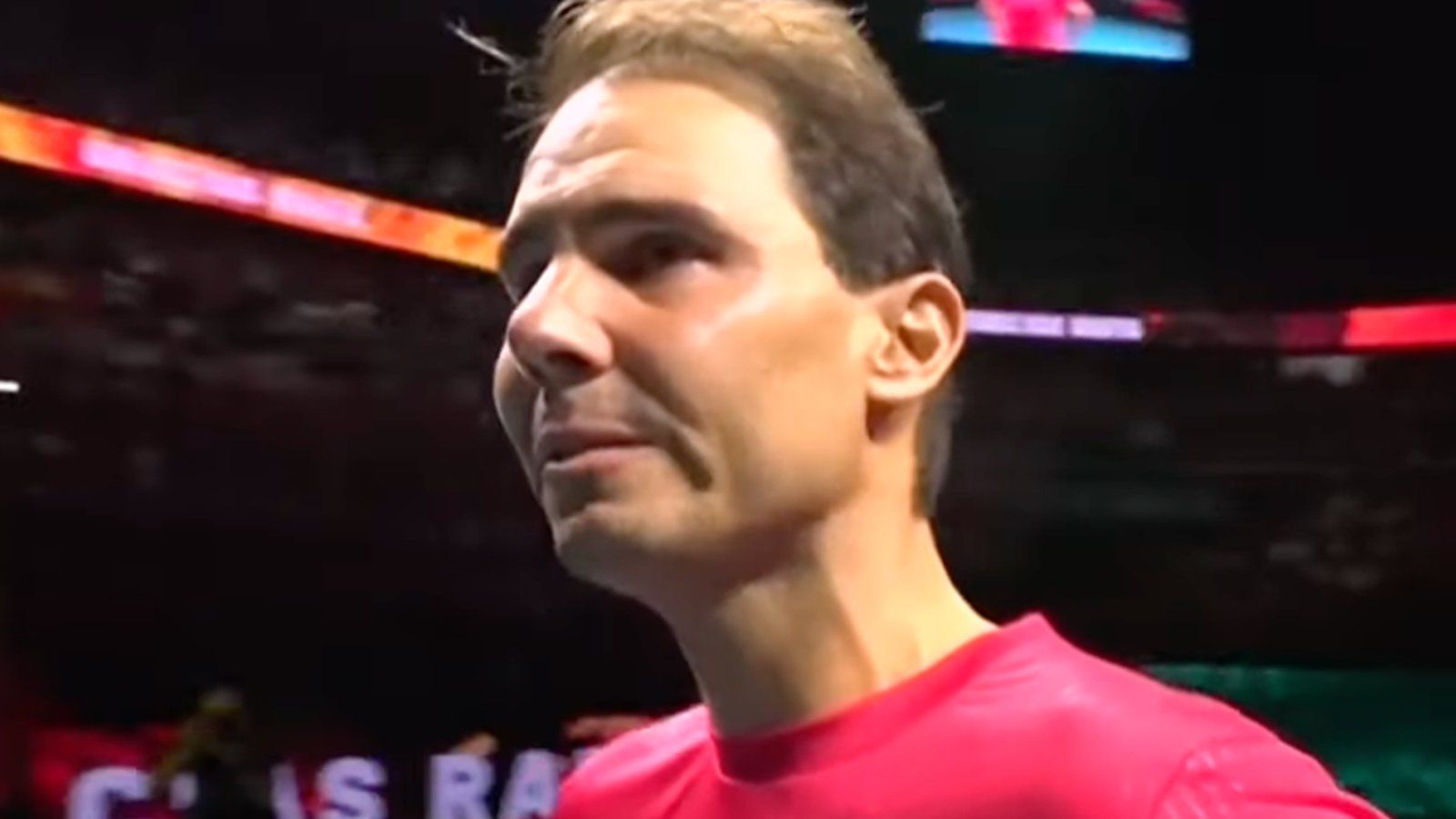 Rafael Nadal a les larmes aux yeux au moment de faire ses adieux au tennis 