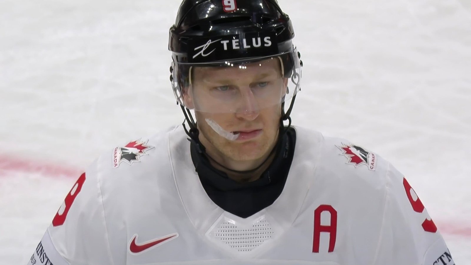 Nathan MacKinnon a l'air misérable au Championnat du monde