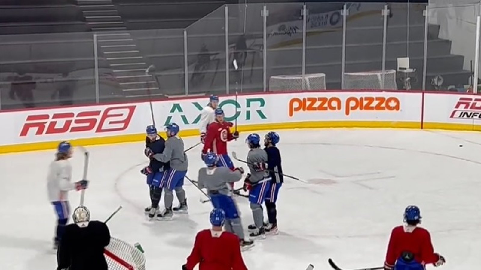 Cédric Paquette et Alexander Romanov en viennent aux coups à l'entraînement du CH!