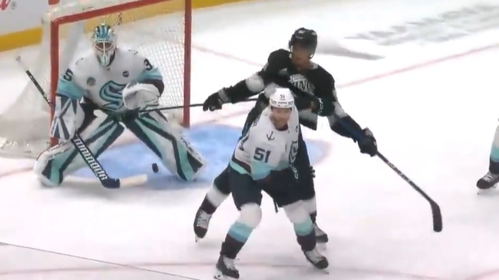 Quinton Byfield marque le but de l'année dans la LNH!